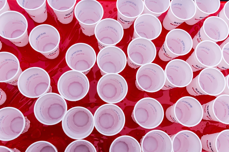 tea-in-plastic-cups